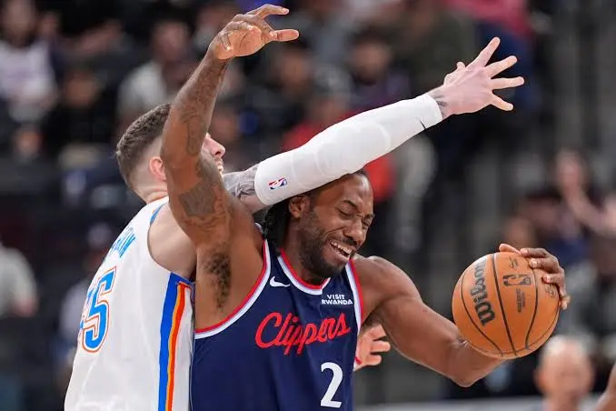 布伦森2026NBA总决赛MVP奖杯颁奖尼克斯